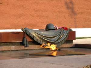 tomb_of_the_unknown_soldier_in_alexander_garden-2
